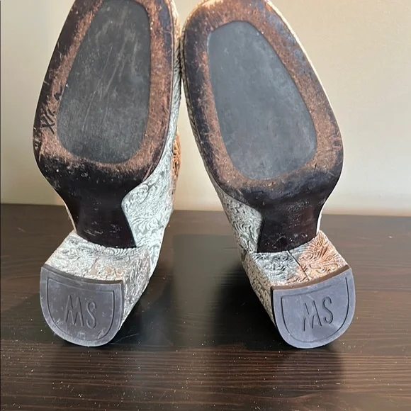 Stuart Weitzman Green Ankle Booties with Rounded Toe - Picture 14 of 14